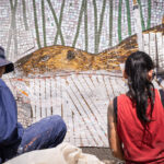 CUANDO LA PARED SE VUELVE PARTE PAISAJE: NUEVO MURAL  EN MOSAICO A ORILLAS DEL MALLOLAFKEN (LAGO VILLARRICA)